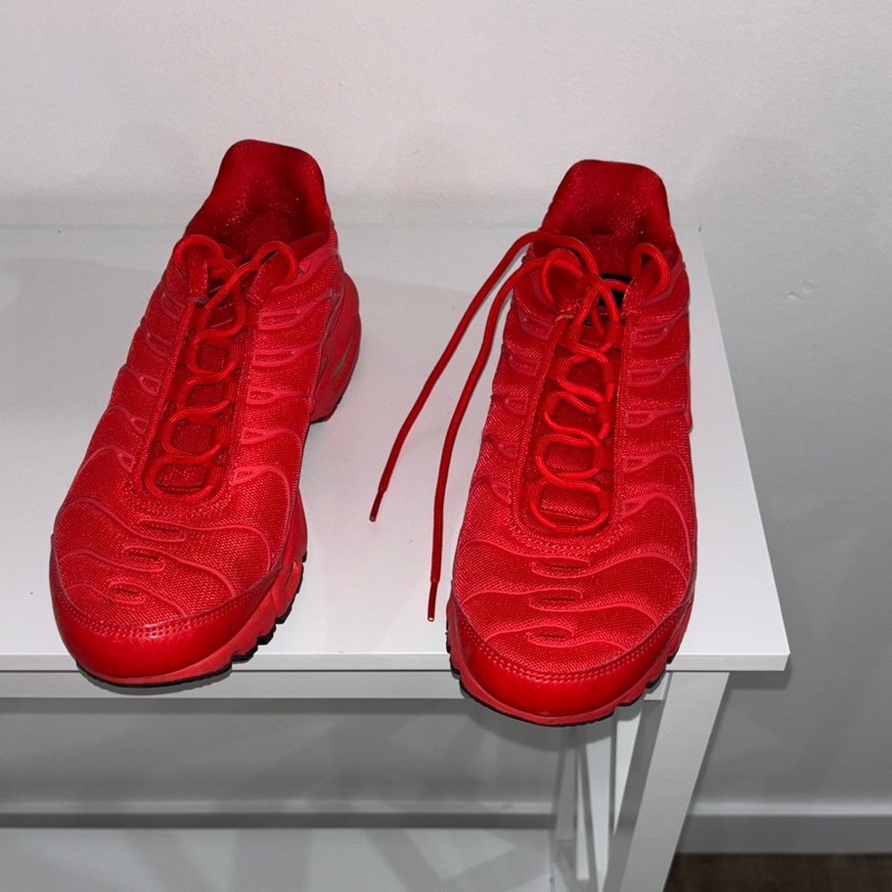 Womens Nike sneakers.